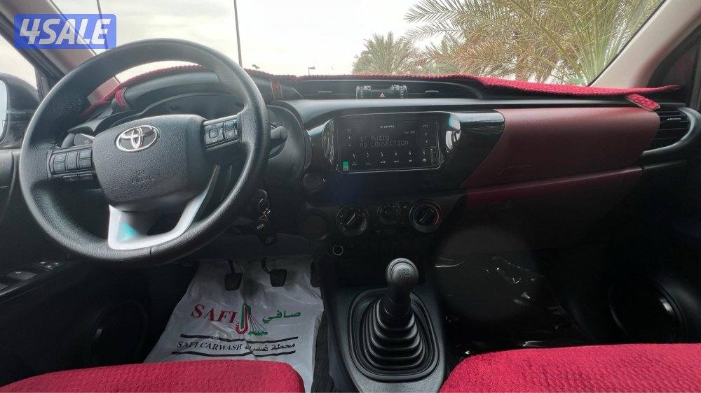 وانيت تويوتا هايلكس 2025 جير عادي بحالة الوكاله شرط الفحص وكاله الساير8