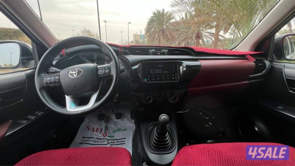 وانيت تويوتا هايلكس 2025 جير عادي بحالة الوكاله شرط الفحص وكاله الساير7