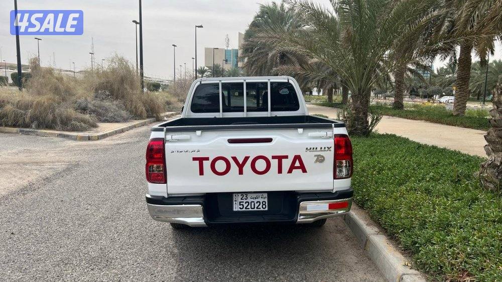 وانيت تويوتا هايلكس 2025 جير عادي بحالة الوكاله شرط الفحص وكاله الساير13