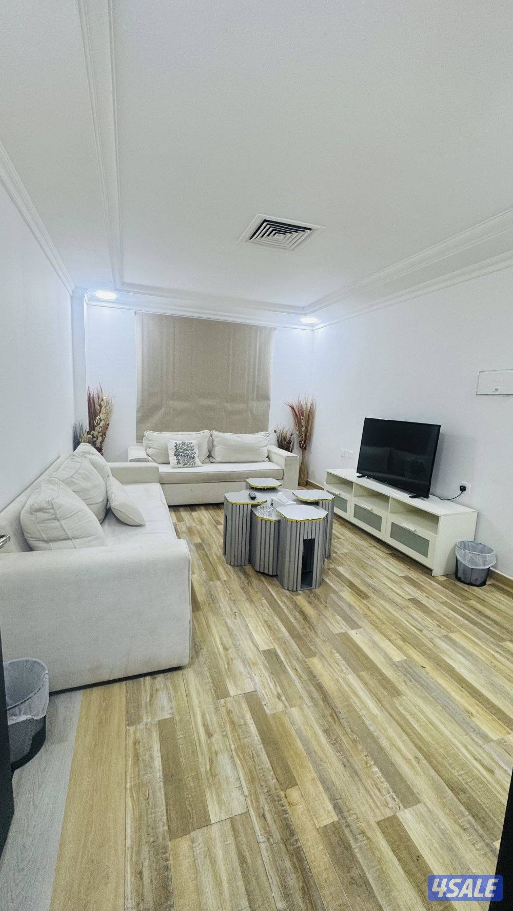 شقه خلو للايجار بحولي غرفة وصالة وحمام ومطبخ0