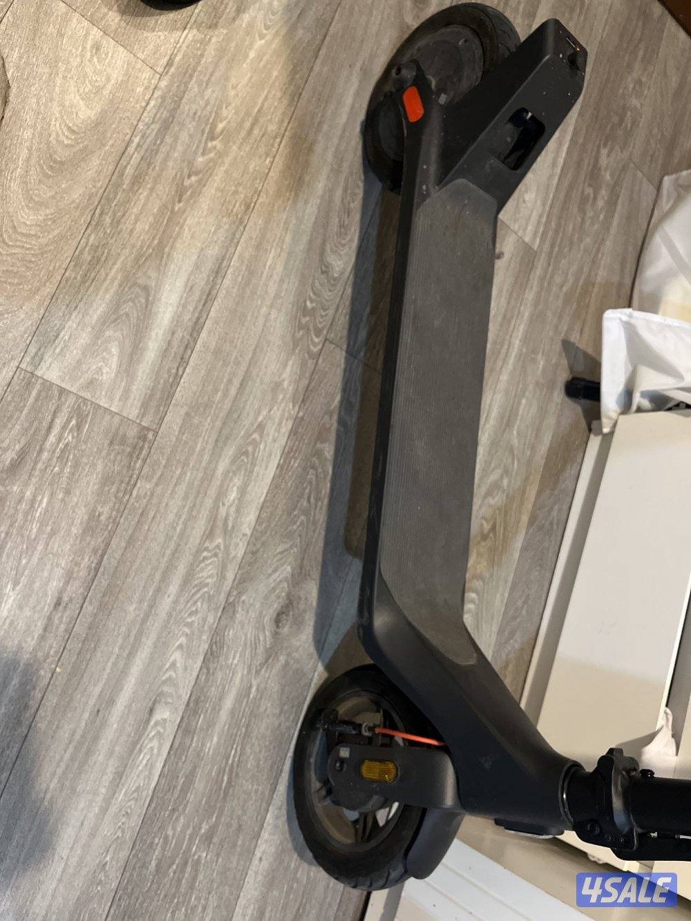 مستعمل 11 شهر مافي ولاشي يمشي 25 xiaomi Electric scooter 4 lite1