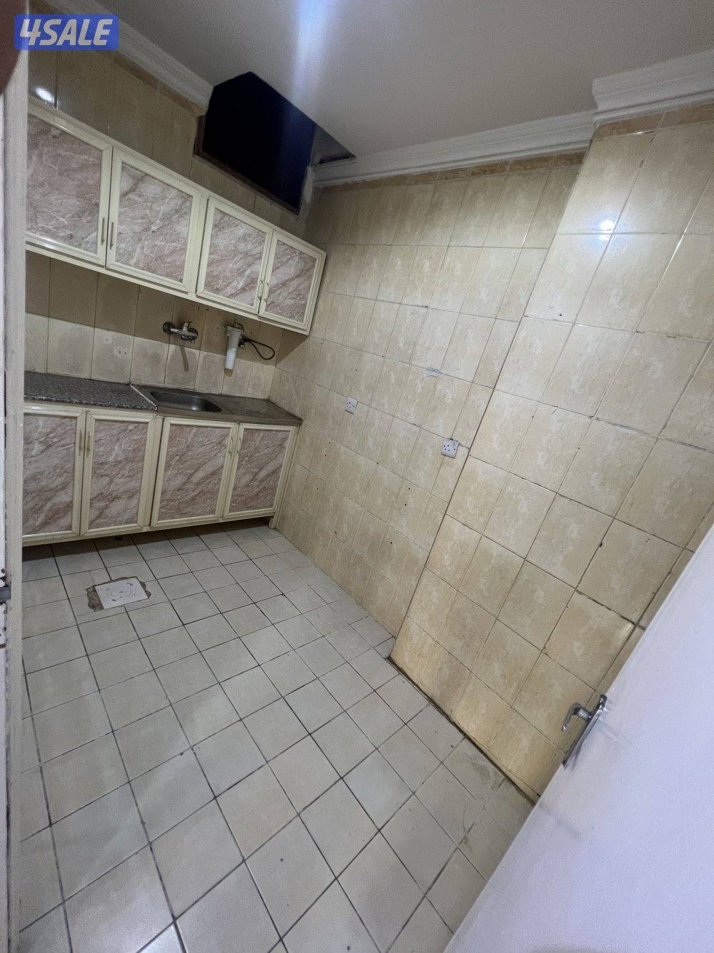 شقه للايجار بحولي غرفة و صاله، حمام و مطبخ3
