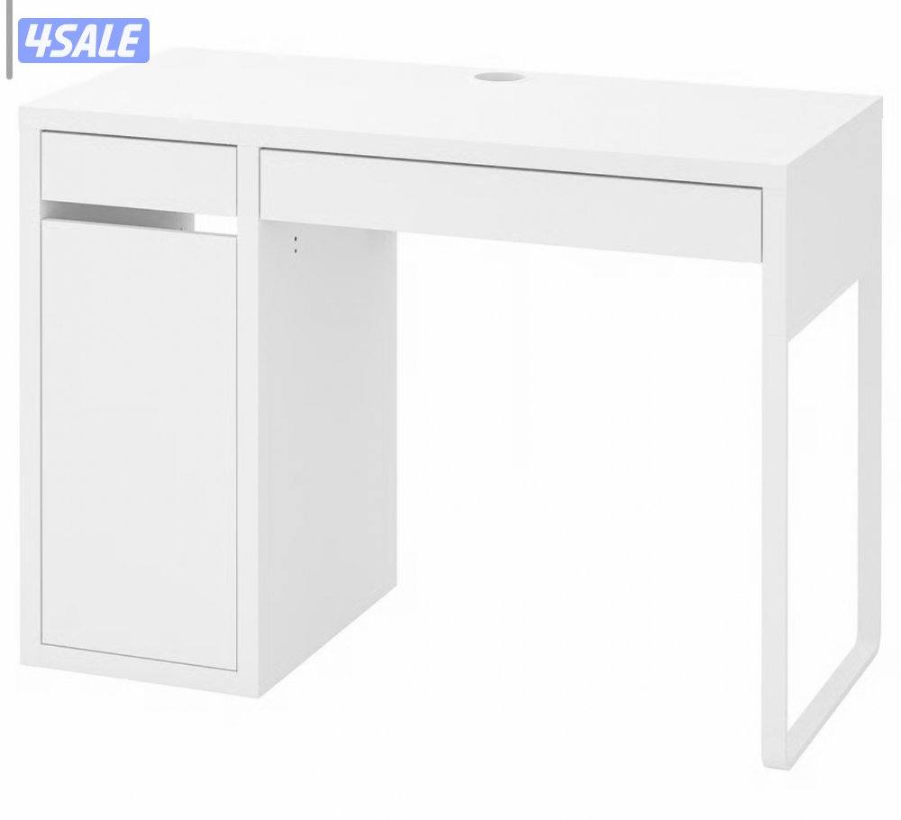 للبيع مكتب ايكيا أبيض مع كرسي أبيض استعمال خفيف حالة ممتازة.1