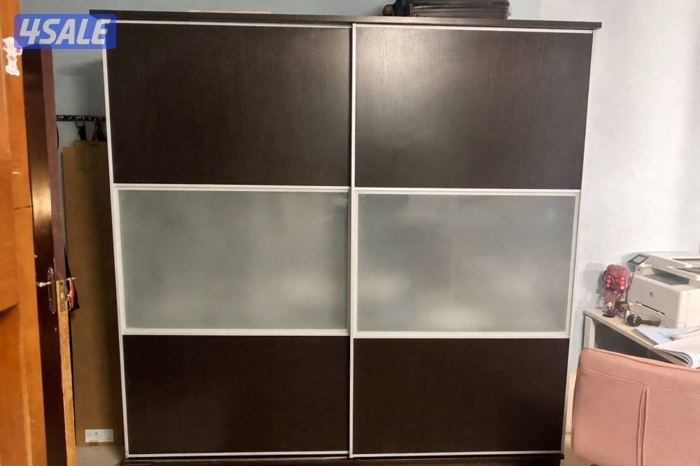 ****بيعة سريعة ***دولاب ايكيا اسود جرار مع زجاج 220*2000
