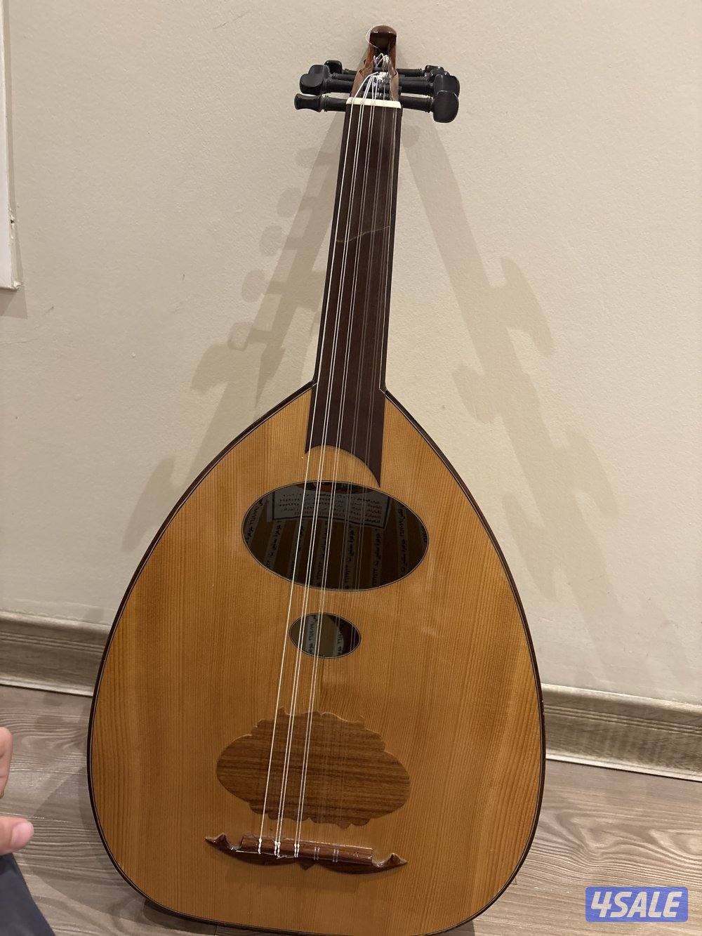 عود سالمين الكويت مصنوع 2001فقط استلام مع جنطه وريشة0