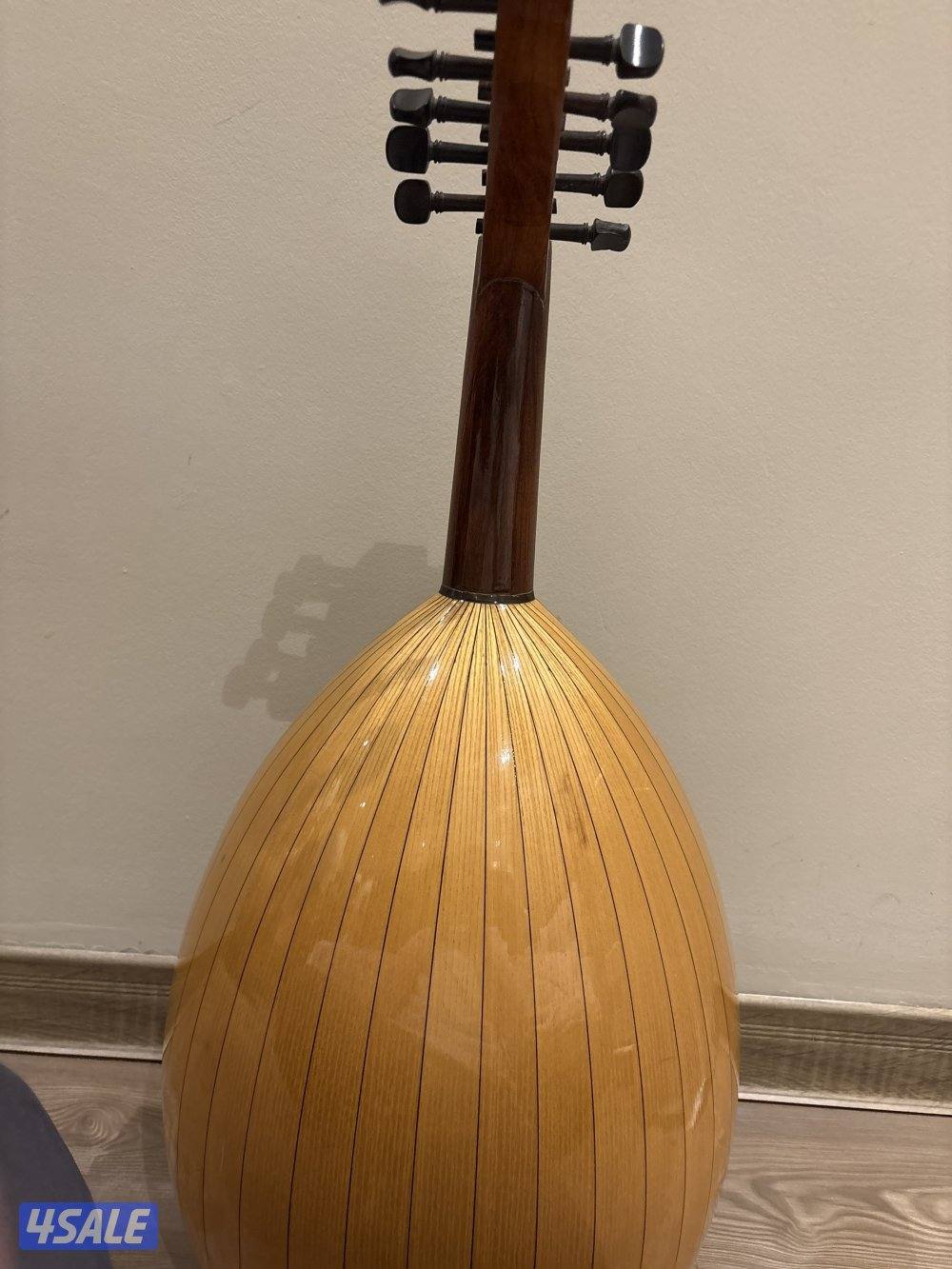 عود سالمين الكويت مصنوع 2001فقط استلام مع جنطه وريشة2