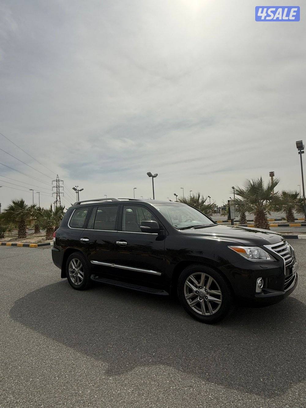 لكزس LX570 الساير 2015 بحاله الوكاله عداد 135 الف0