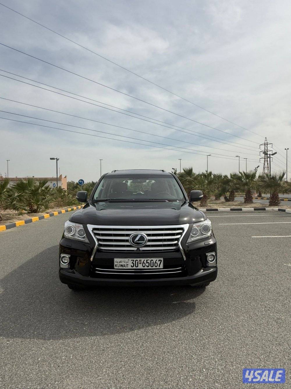 لكزس LX570 الساير 2015 بحاله الوكاله عداد 135 الف3