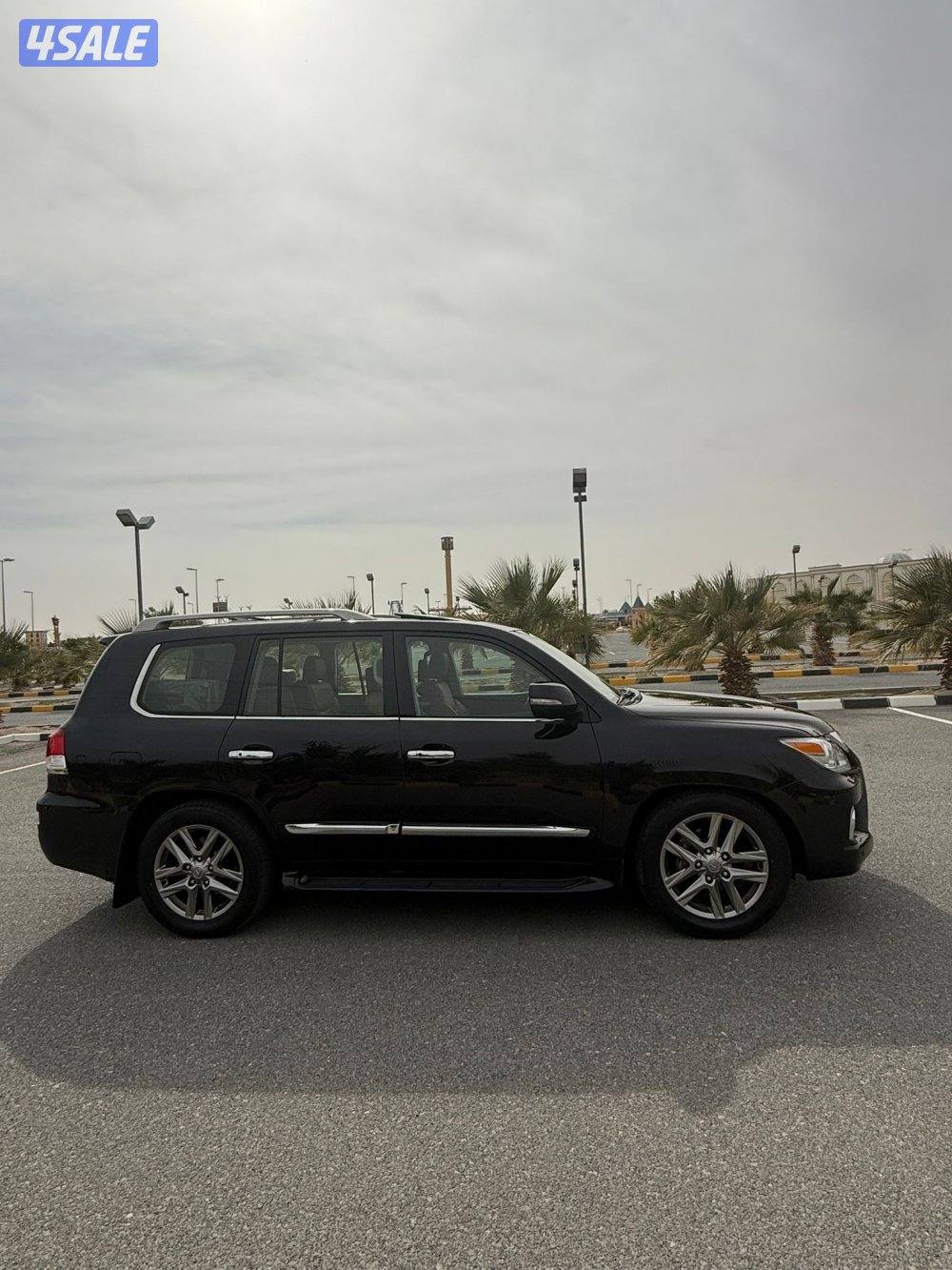 لكزس LX570 الساير 2015 بحاله الوكاله عداد 135 الف4