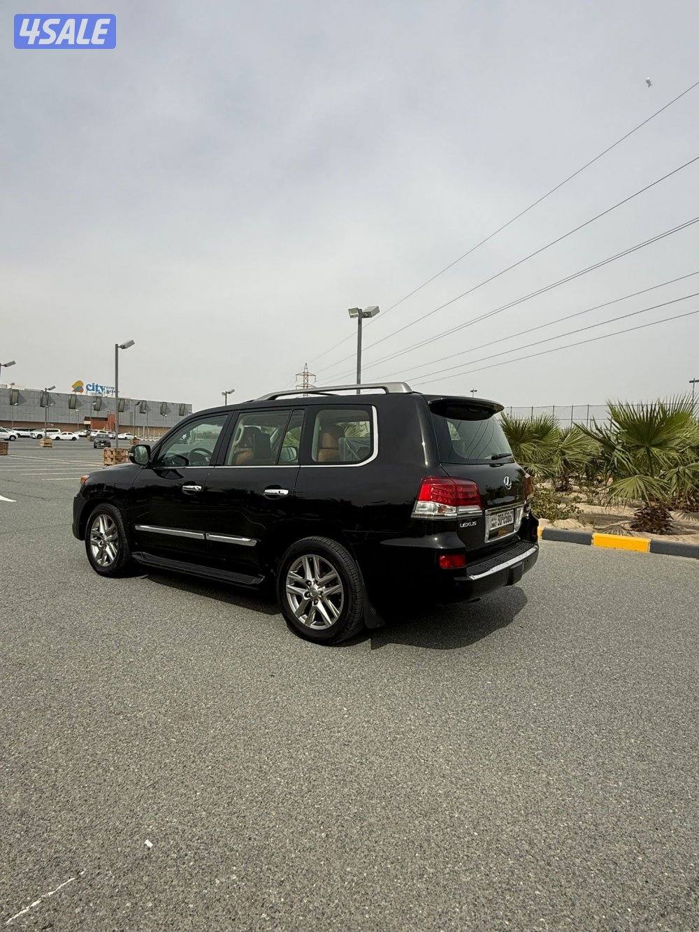 لكزس LX570 الساير 2015 بحاله الوكاله عداد 135 الف5