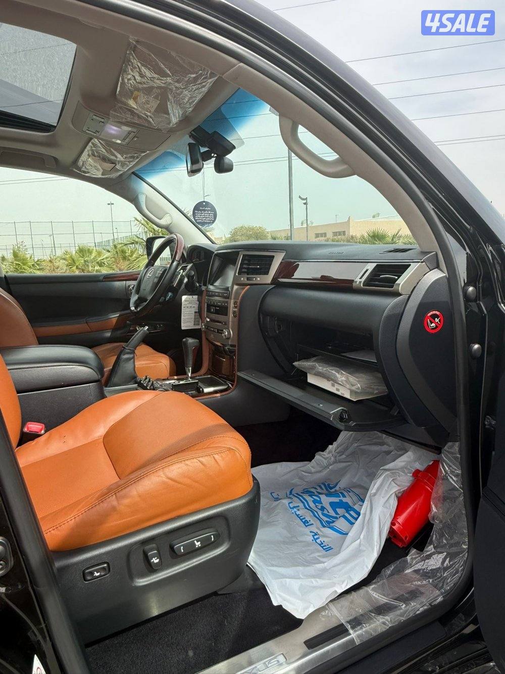 لكزس LX570 الساير 2015 بحاله الوكاله عداد 135 الف11