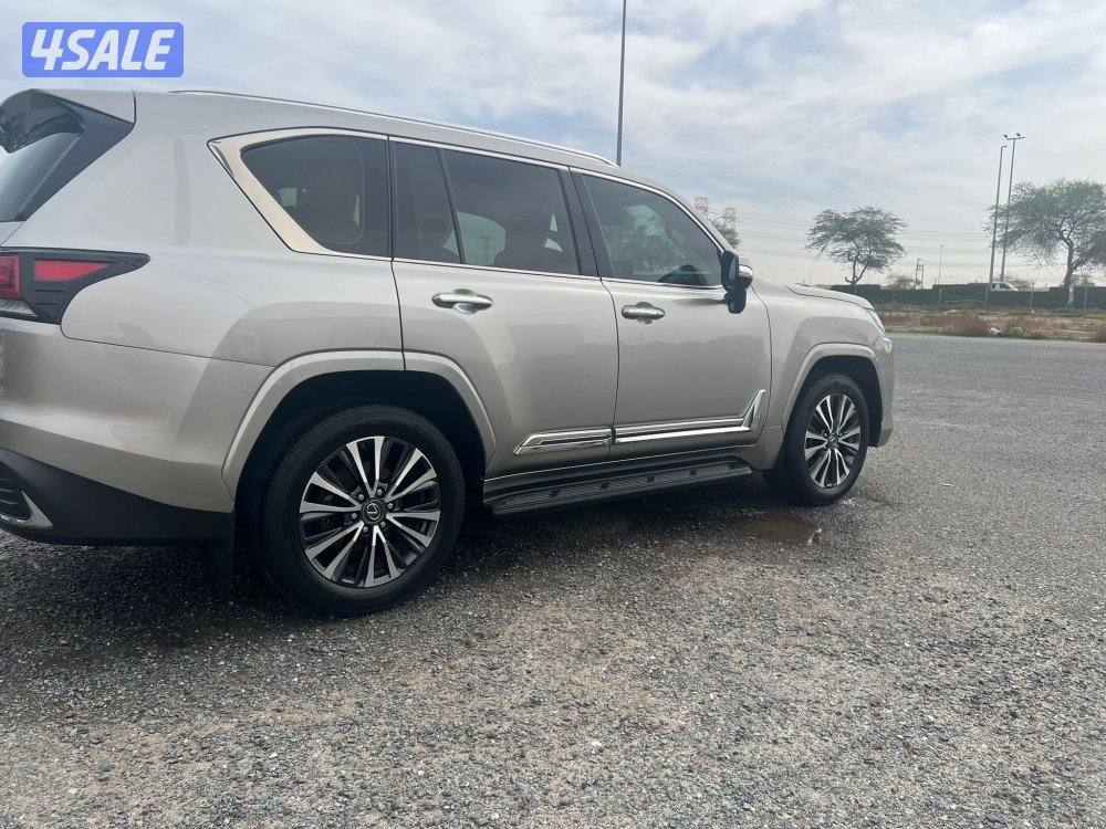 لكزس LX600 الساير 2022 درجه ثانيه بحاله الوكاله عداد 123 الف3