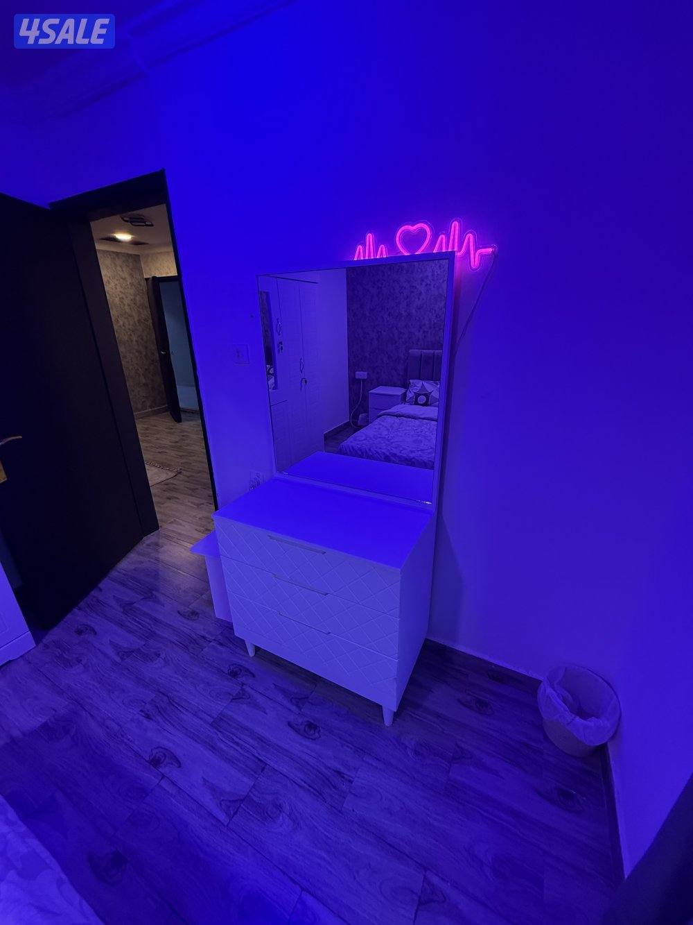 يوجد لدينا شقه خلو الايجار غرفه وصاله ومطبخ وحمام تشطيب سوبر لوكس5