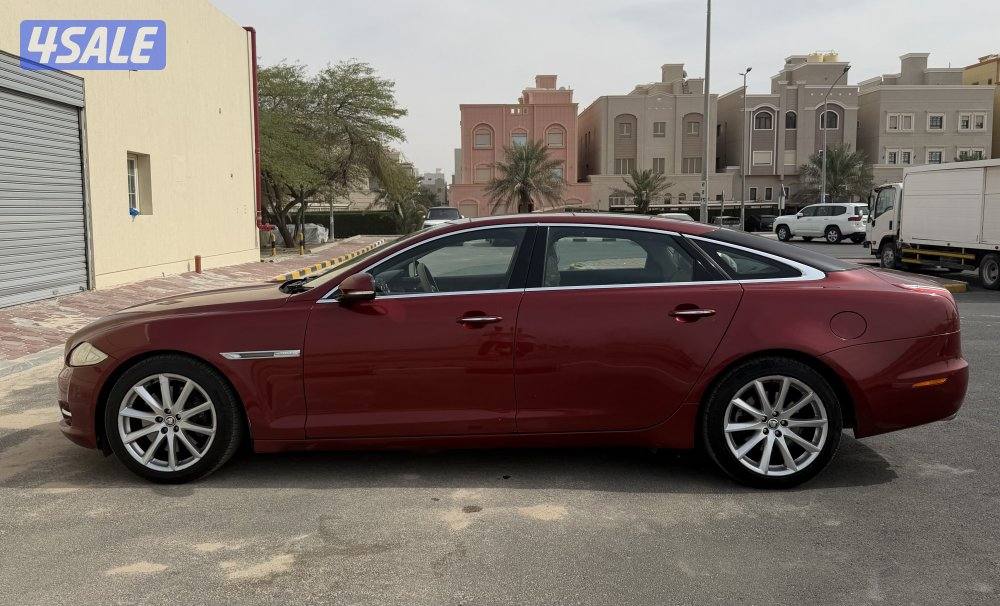 للبيع جاكور 2011 XJ  شرط الفحص صبغ الوكاله ماشي 122 ثمانيه سلندر0