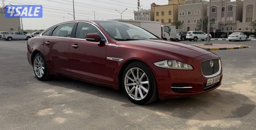 للبيع جاكور 2011 XJ  شرط الفحص صبغ الوكاله ماشي 122 ثمانيه سلندر1