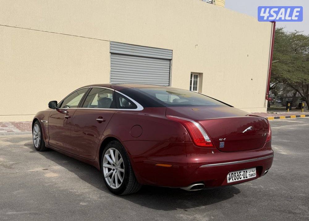 للبيع جاكور 2011 XJ  شرط الفحص صبغ الوكاله ماشي 122 ثمانيه سلندر10