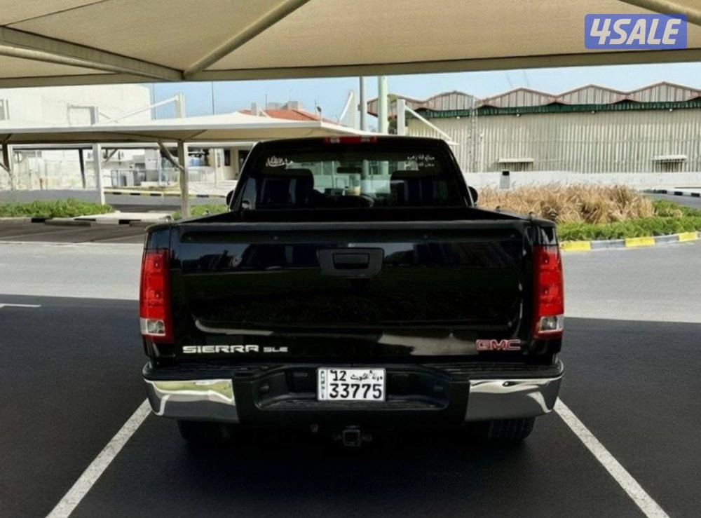 ًGMC Sierra SLE - الموديل:2013 - العداد:2745
