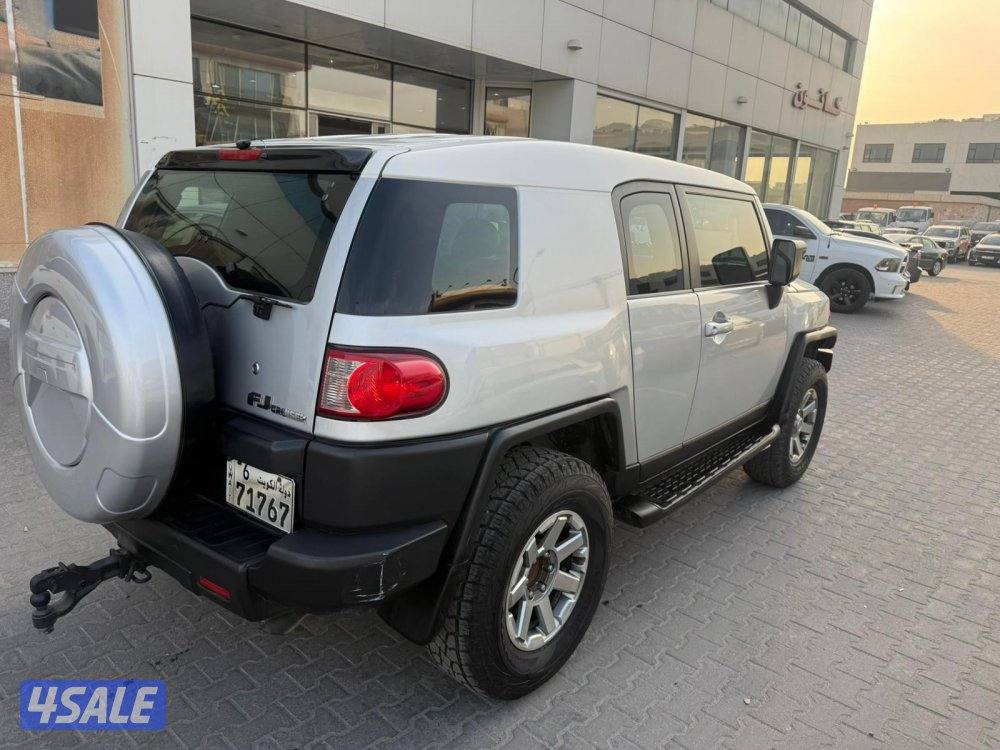 تويوتا Fj كروز 

موديل 2008 وارد3