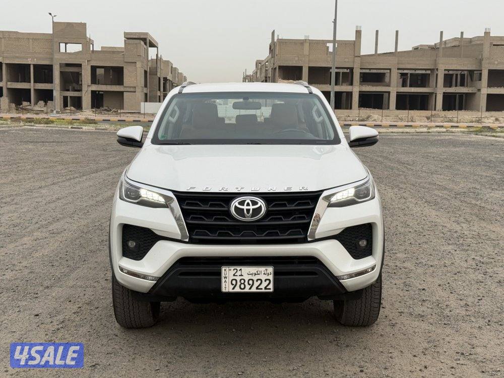 للبيع فورتنر2023 صبغ الوكاله2