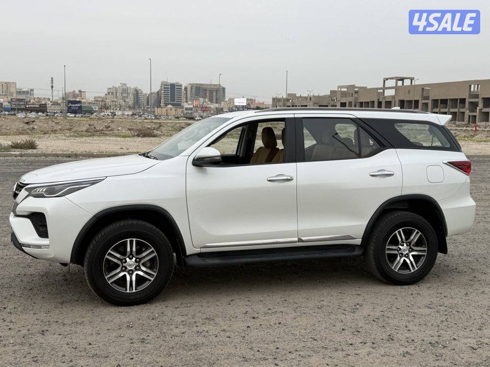 للبيع فورتنر2023 صبغ الوكاله3