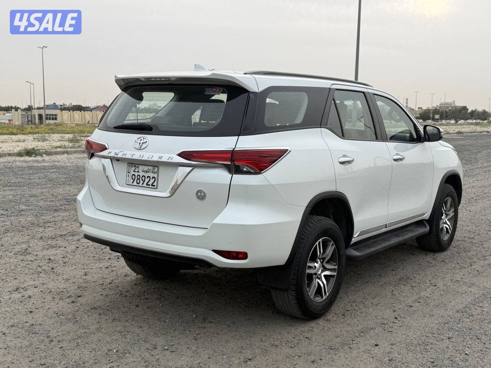 للبيع فورتنر2023 صبغ الوكاله6