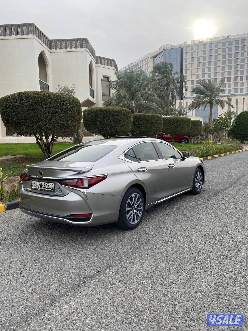 للبيع ES250 موديل 2023 الساير كامل المواصفات ماشي 22 الف كم2