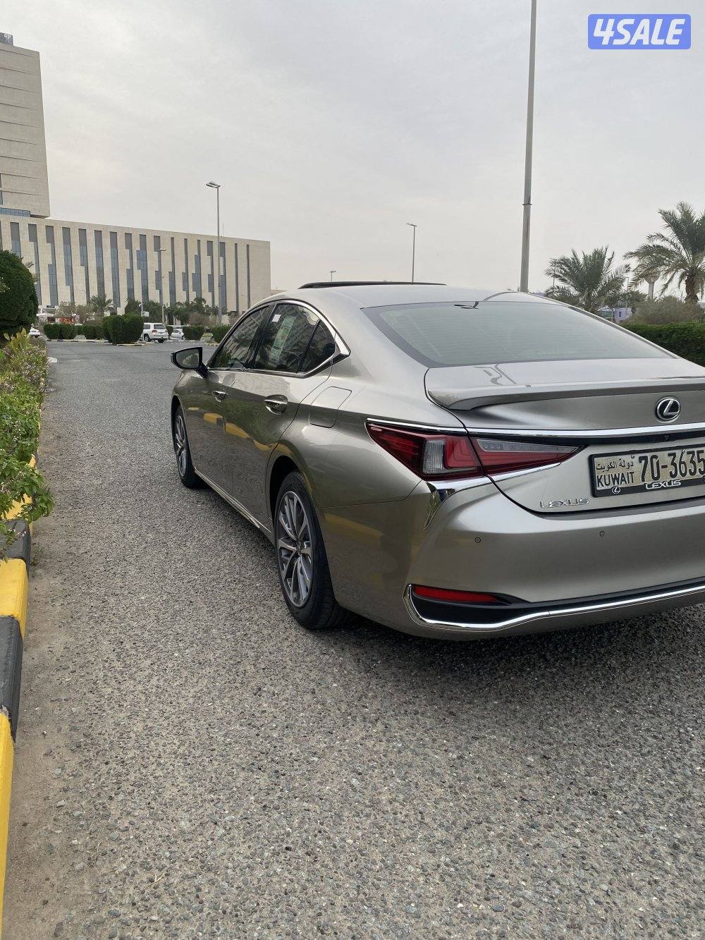 للبيع ES250 موديل 2023 الساير كامل المواصفات ماشي 22 الف كم4