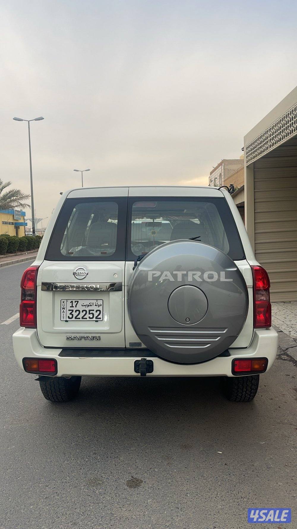 للبيع سفاري فتك بحاله مصنع عداد قليل ٤٩5