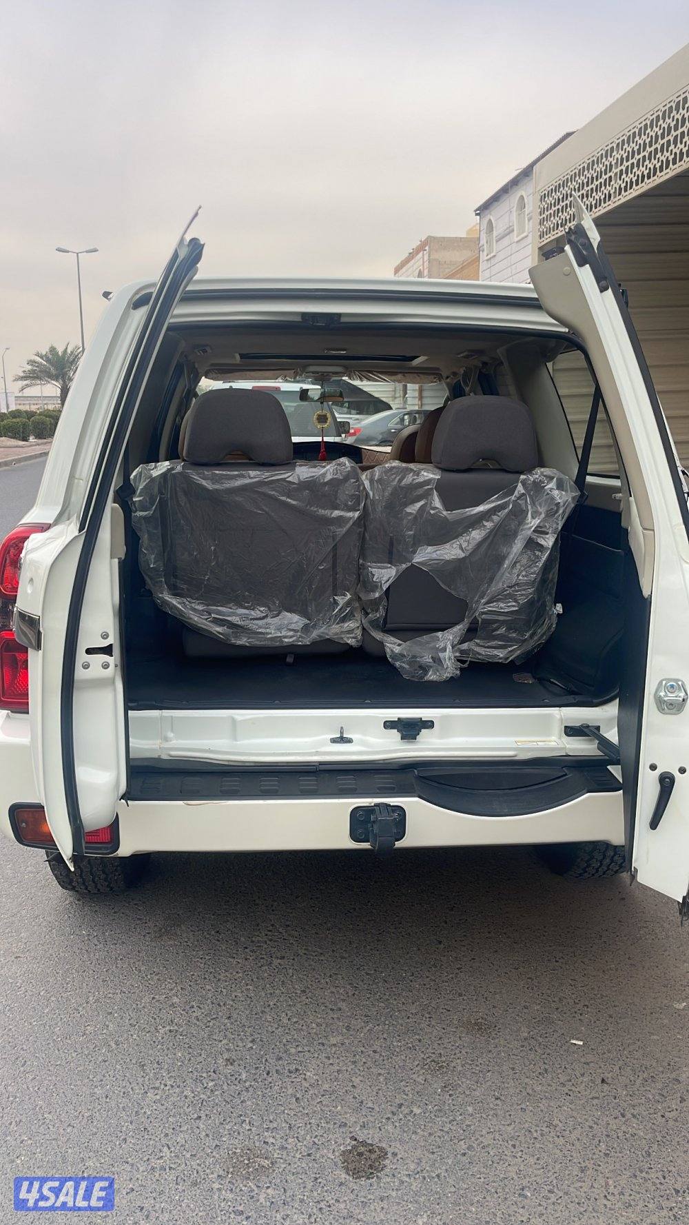 للبيع سفاري فتك بحاله مصنع عداد قليل ٤٩9