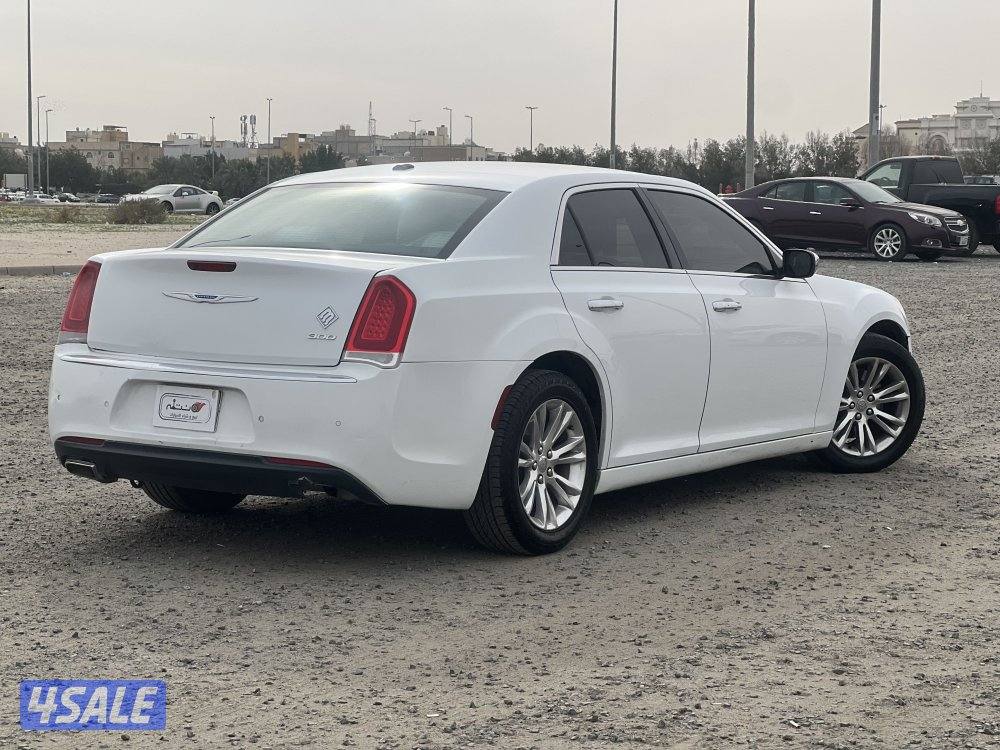 للبيع كرايزلر موديل 20193