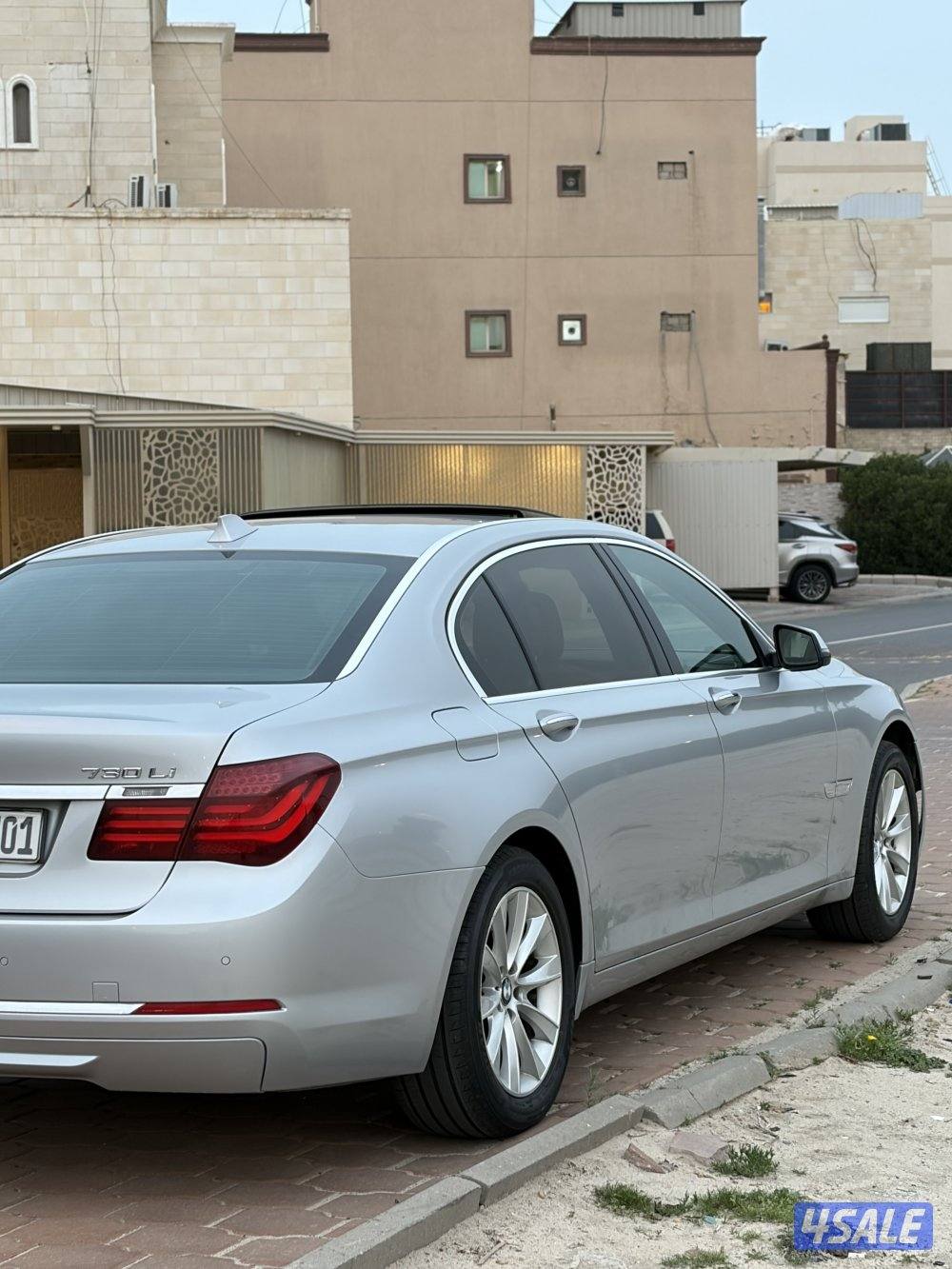 2015 BMW 7305