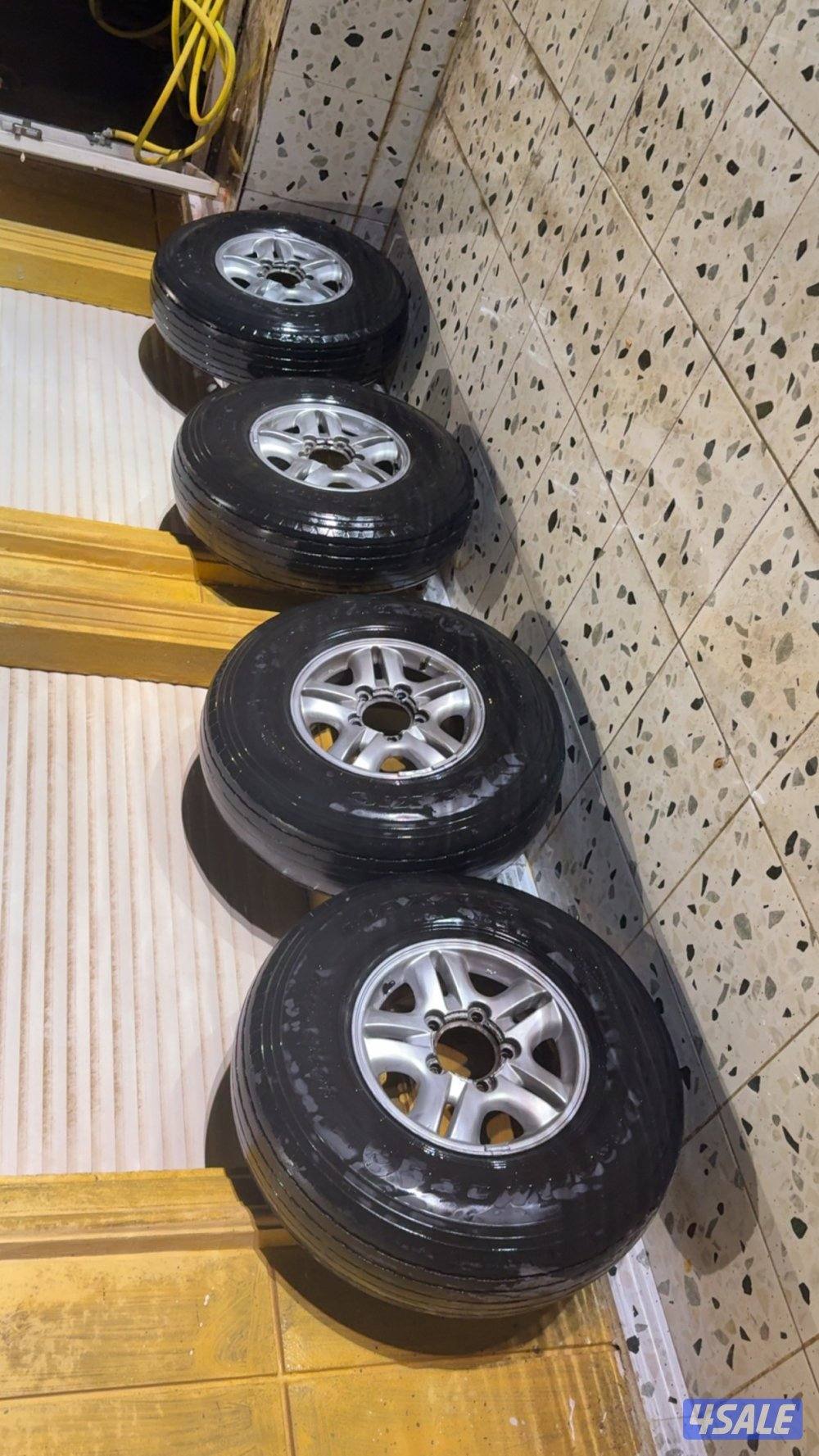 اربع بوالين في واحد ربع عمر وثلاثه نص عمر على السوم0