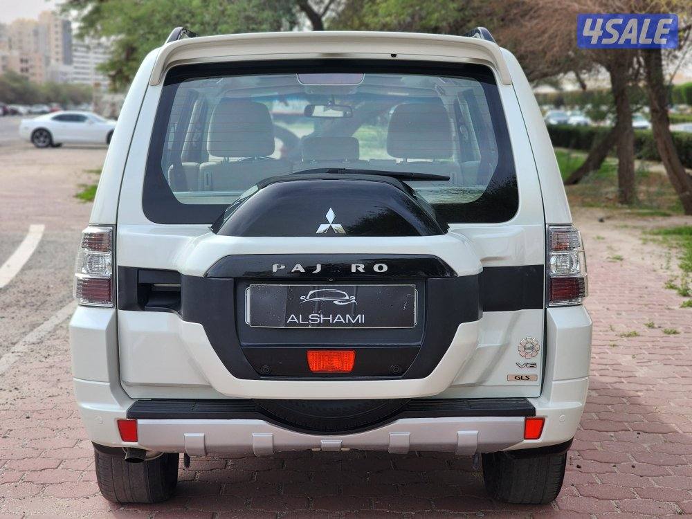 للبيع باجيرو موديل 2022 فتحة و ثلاجة عداد 137 ألف سرفس منتظم شرط الفحص2