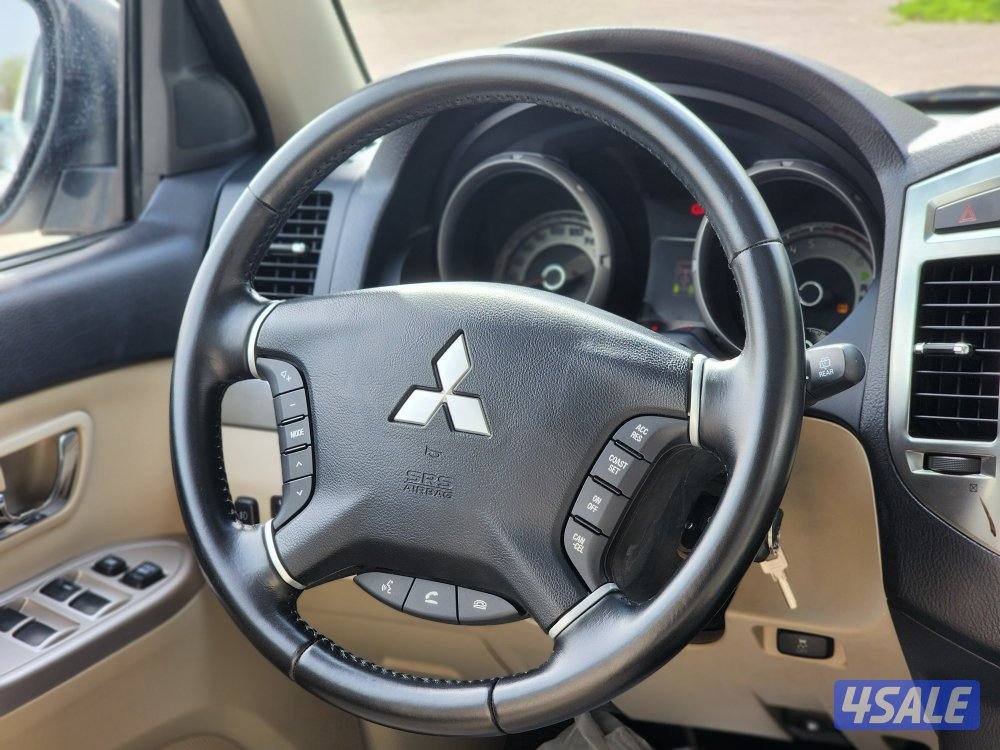 للبيع باجيرو موديل 2022 فتحة و ثلاجة عداد 137 ألف سرفس منتظم شرط الفحص8