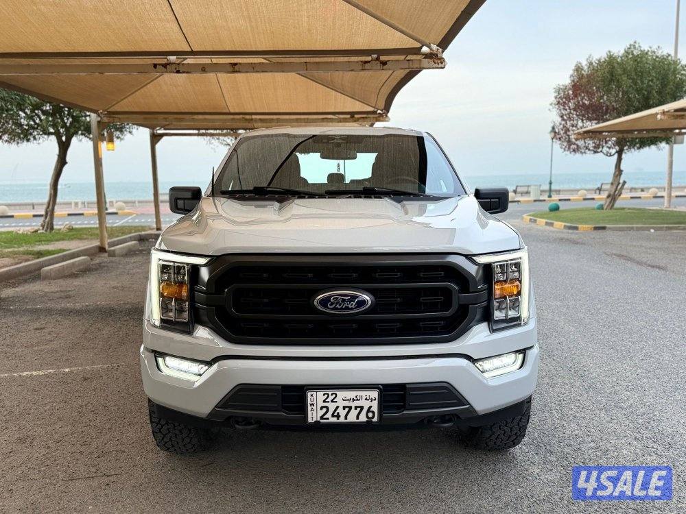 للبيع : وانيت فورد F150 دبل قير موديل : 2023 عداد : 75 الف4