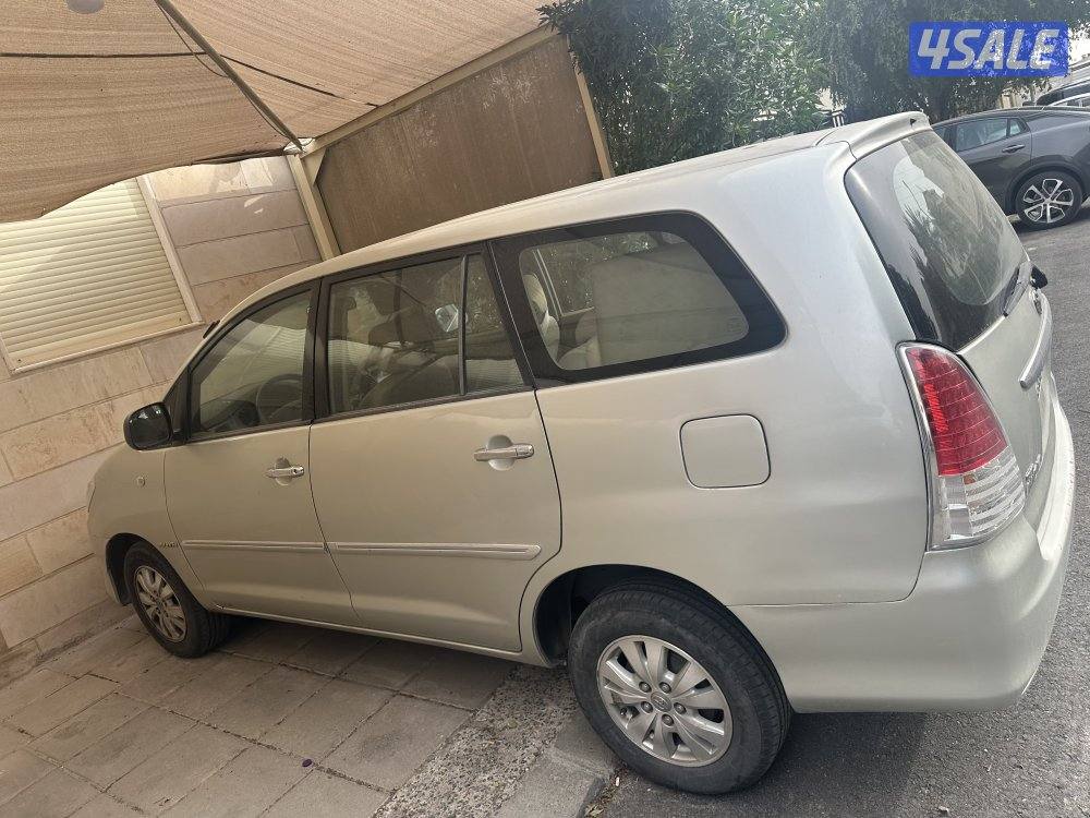 انوفا مديل 2010 ماشي 400 الف0