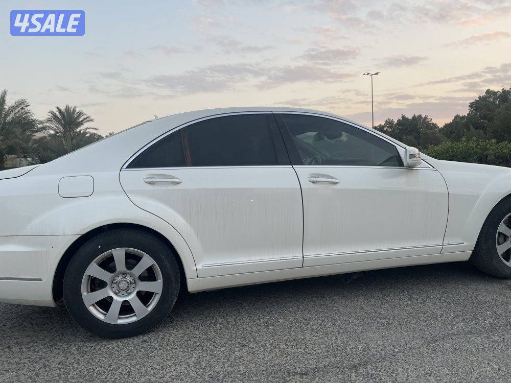للبيع مرسيدس S300  اللون ابيض من داخل بيج موديل 2010 ماشي 182 الف0