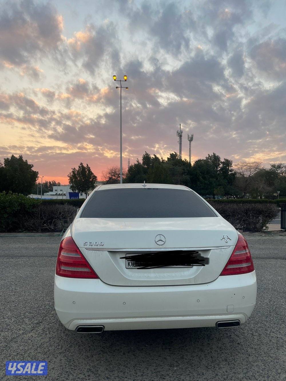 للبيع مرسيدس S300  اللون ابيض من داخل بيج موديل 2010 ماشي 182 الف2