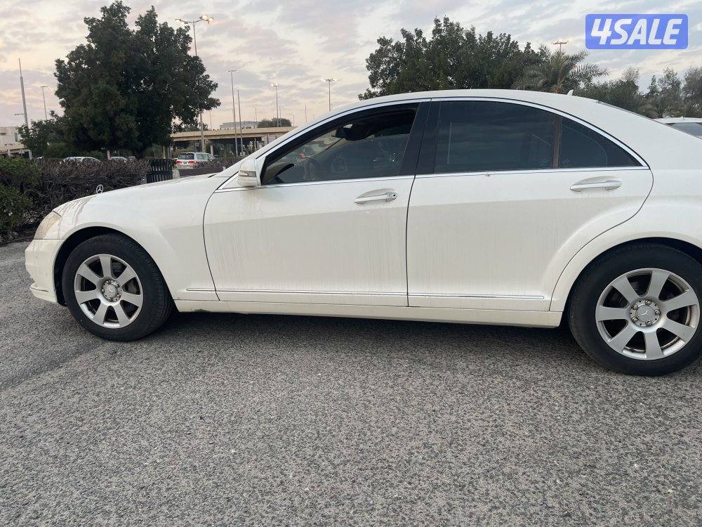 للبيع مرسيدس S300  اللون ابيض من داخل بيج موديل 2010 ماشي 182 الف3