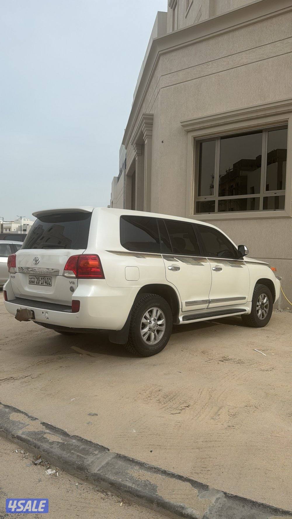 لاند كروزر الساير 20123