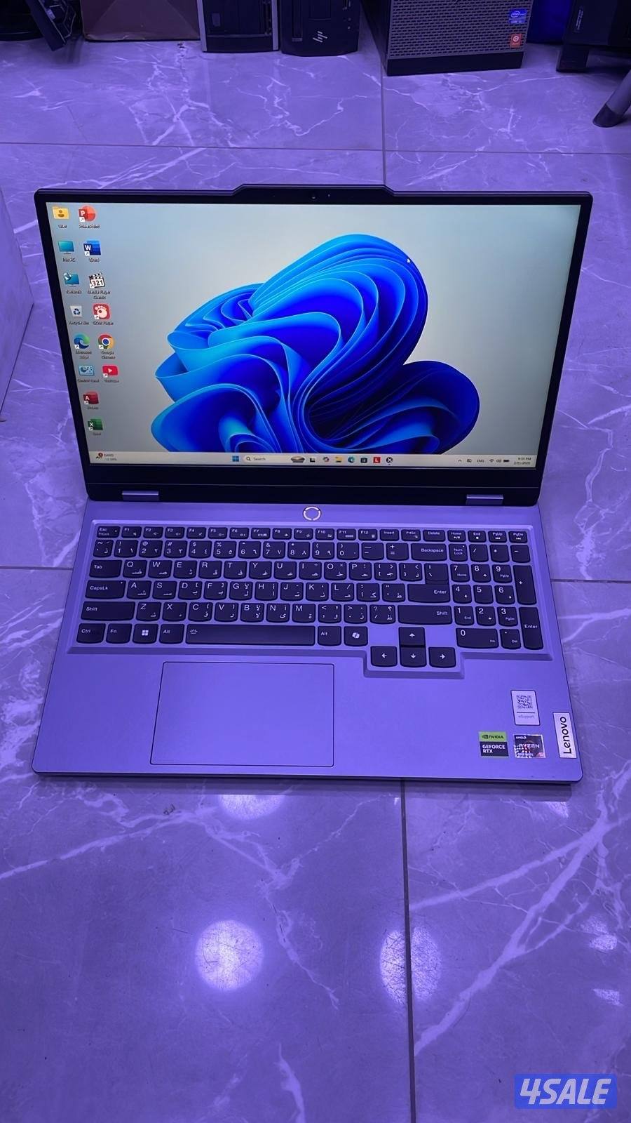 للبيع LENOVO LOG بحالة ممتازة كالجديد0