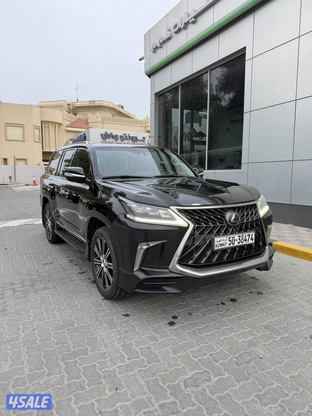للبيع جيب لكزس 2018 وارد الساير شرط الفحص0