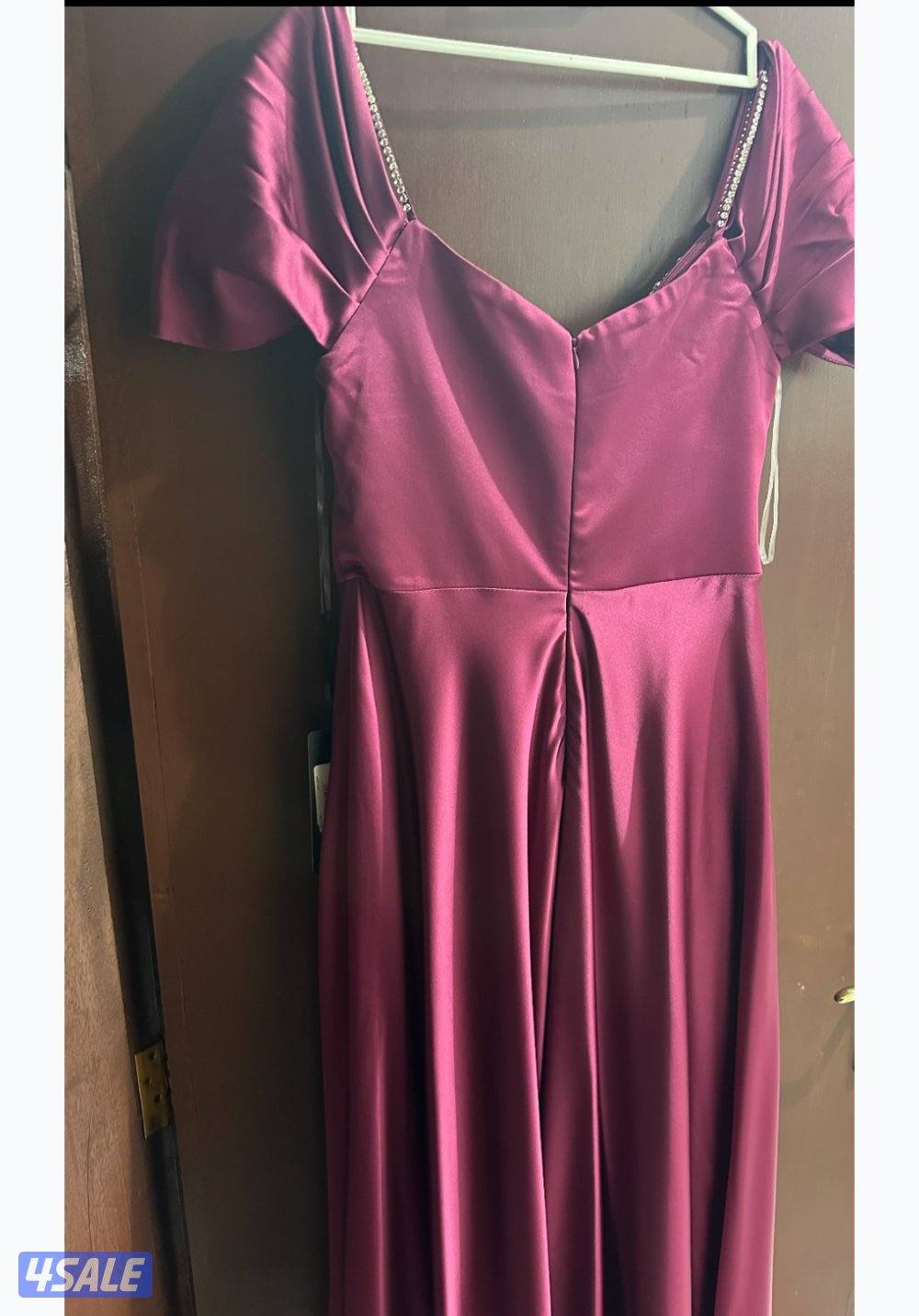 فستان سهرة جديد  بلون فخم وأنيق0