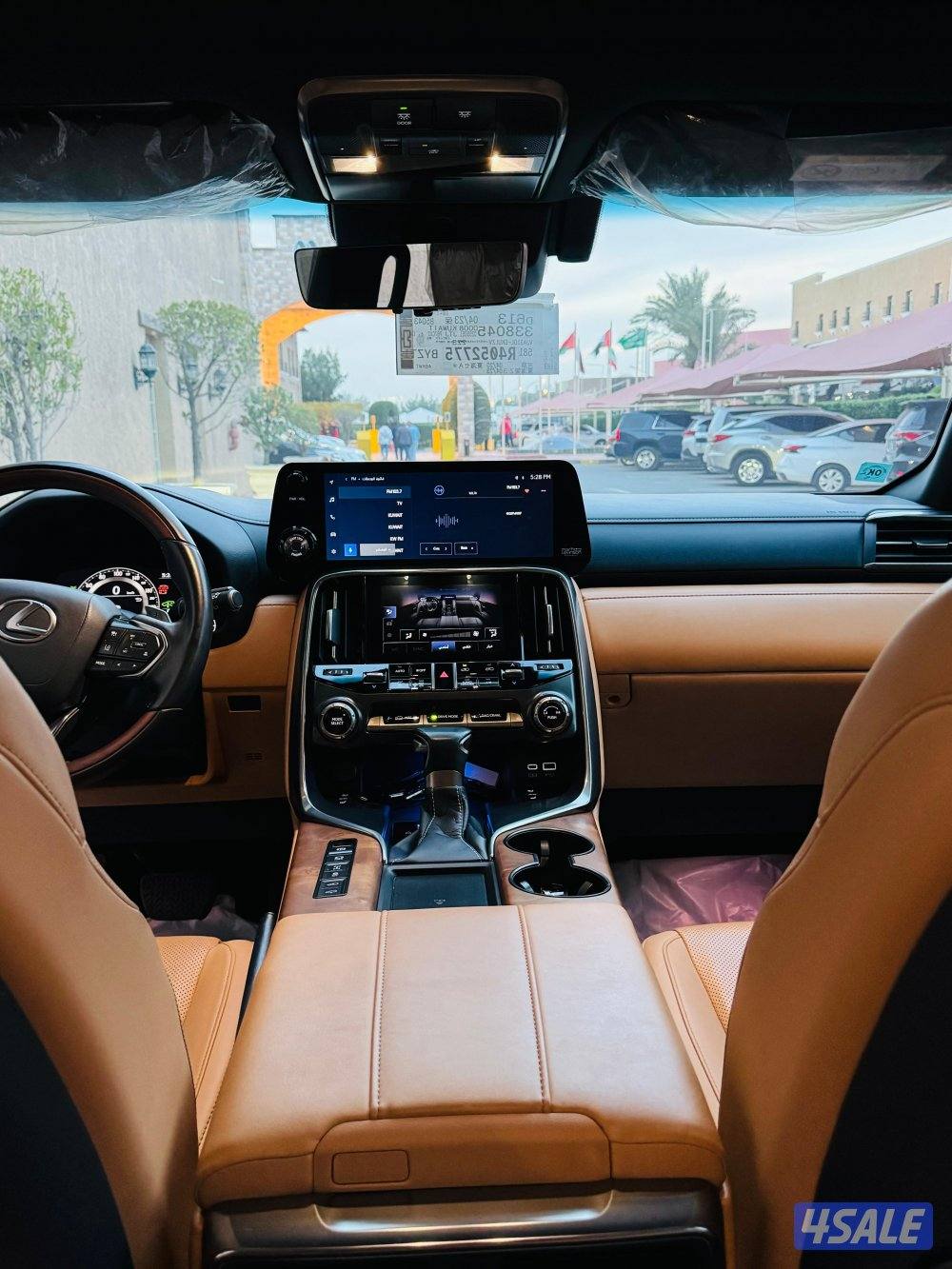 للبيع جيبLX 2024 يوجد ٣ مفاتيح الوكالة .6