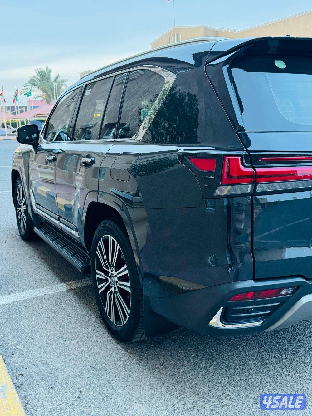 للبيع جيبLX 2024 يوجد ٣ مفاتيح الوكالة .8