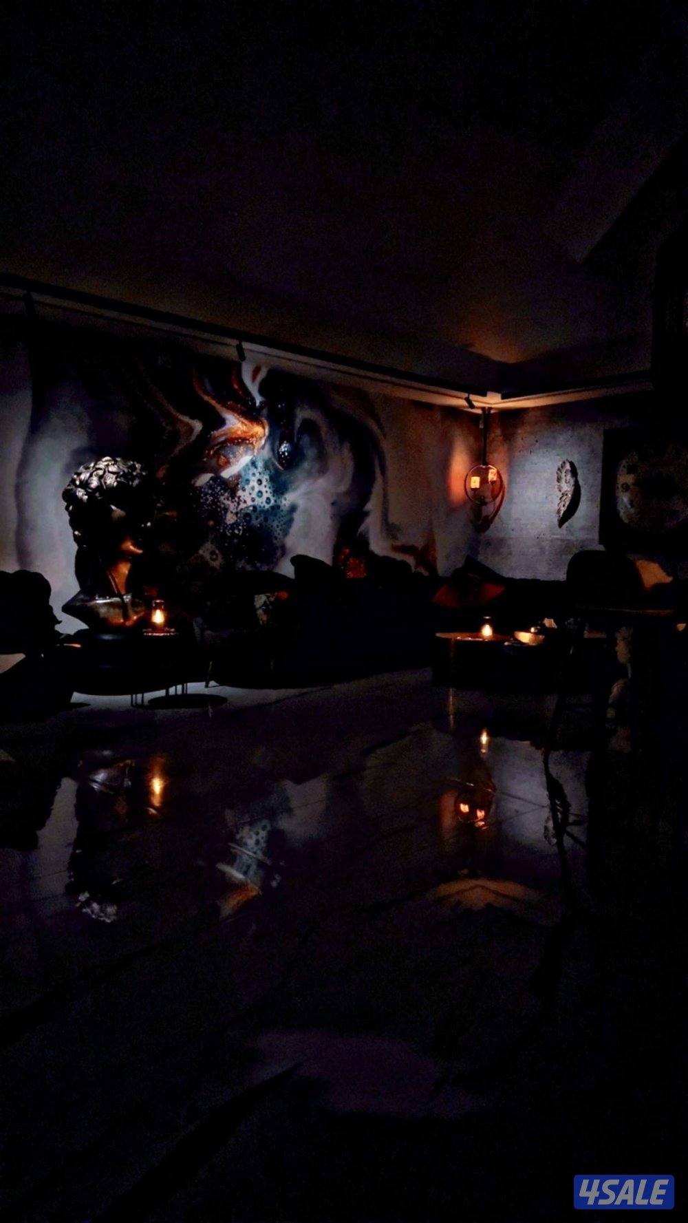 شقة بمجمع الوفرة تتكون ثلاث غرف ماستر وغرفة عامل بلكونتين اطلاله بحرية0