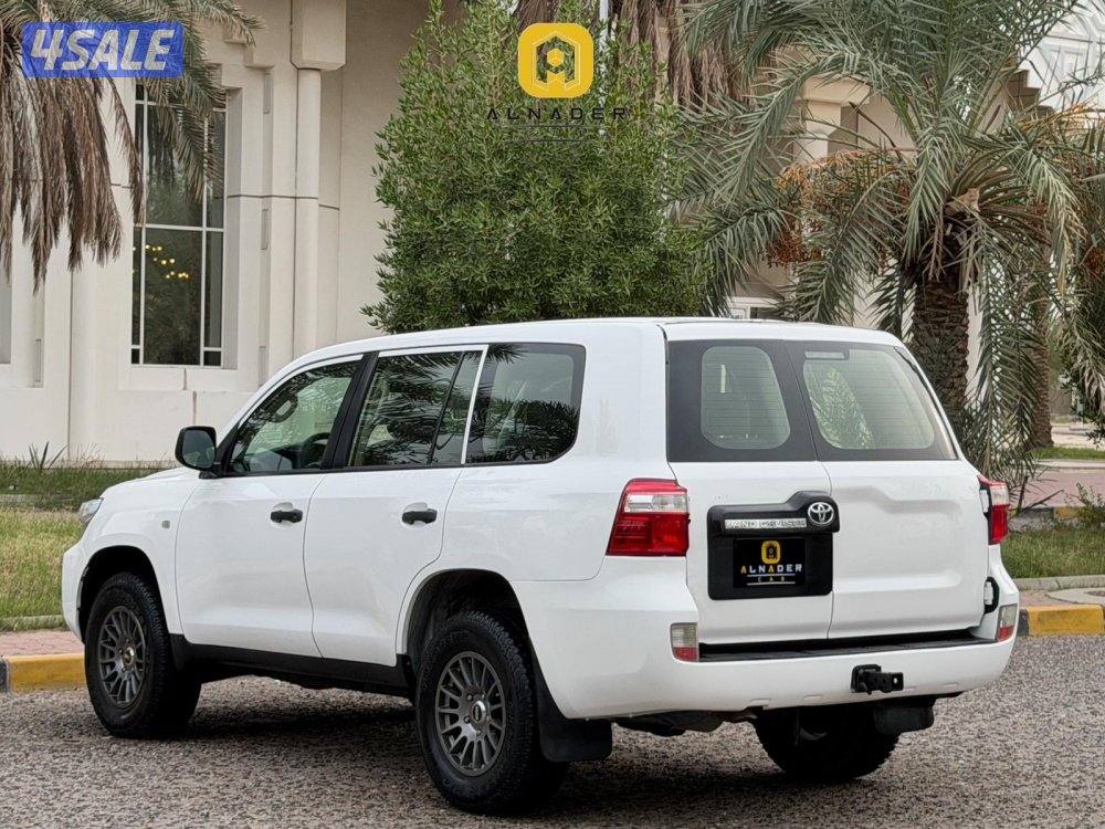 للبيع لاندكروزر G ستاندر صفاق موديل 2012 بحالة ممتازه5