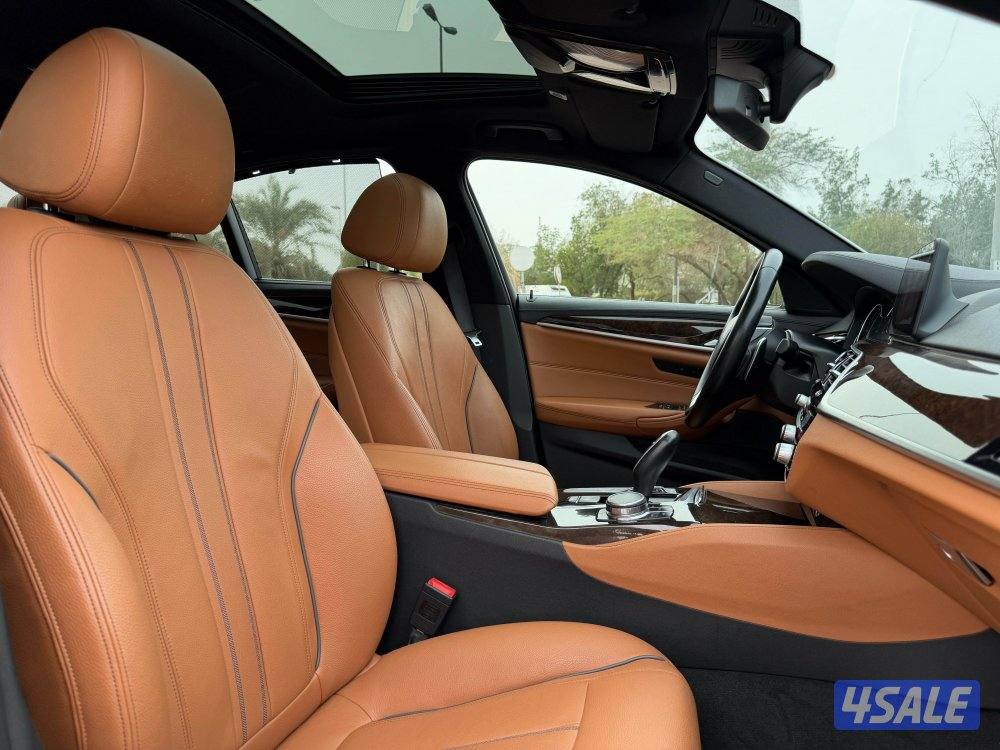 للبيع BMW530i موديل 2019 وارد الغانم8