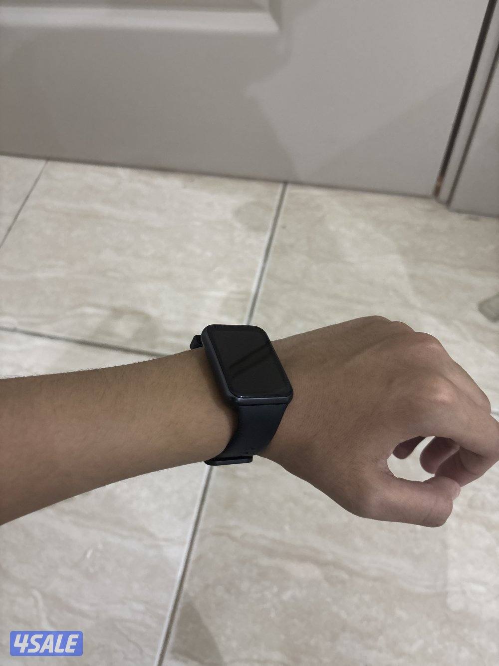 Smartwatch in excellent condition. and you can call and message0