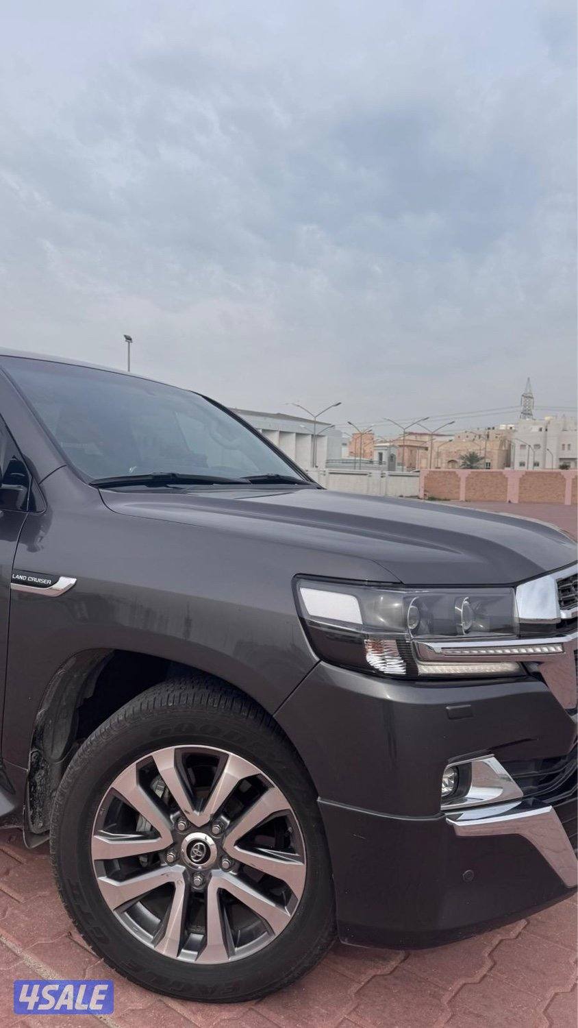 لاند كروزرGXR Grand Touring signature 2021 Full option1